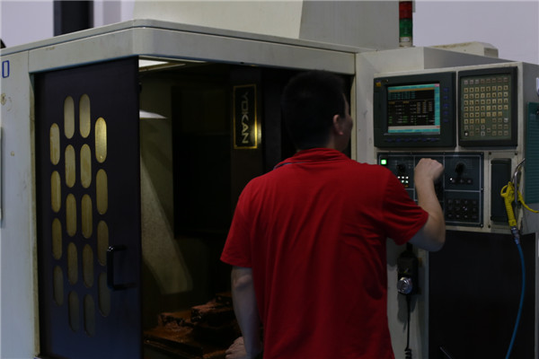 旭錦塑膠模具有限公司，模具部