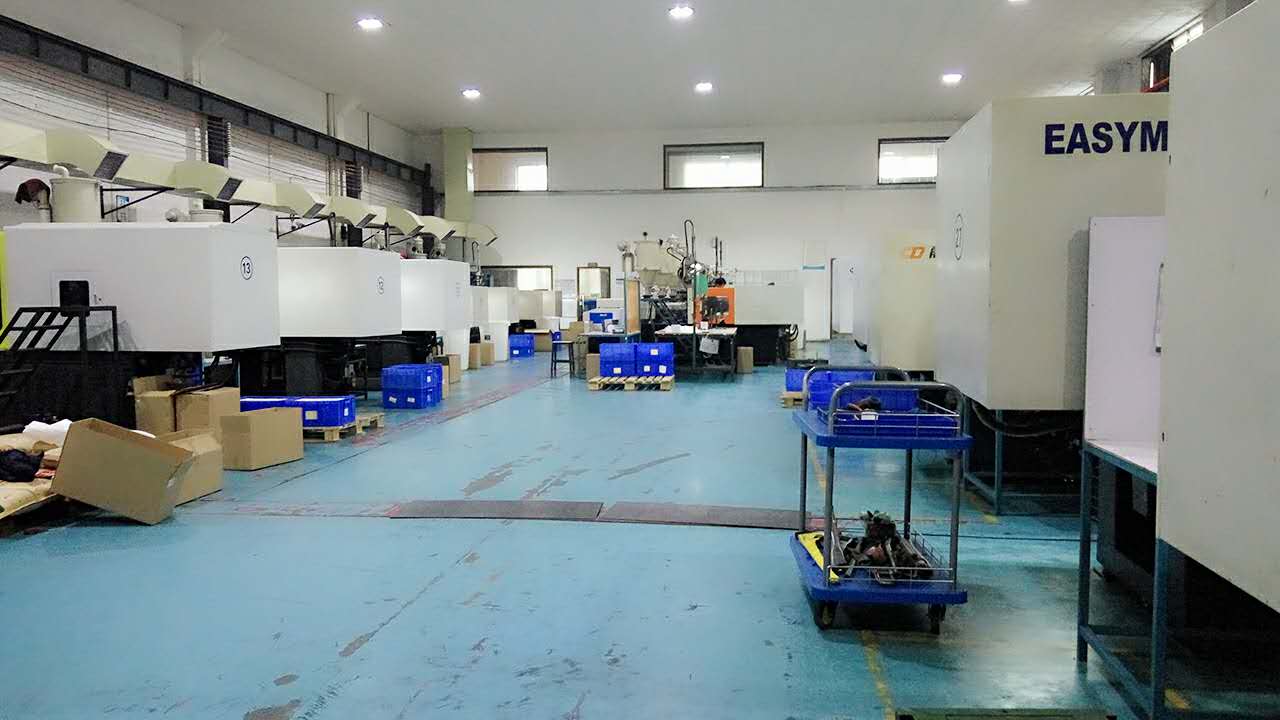 旭錦塑膠模具有限公司，注塑部