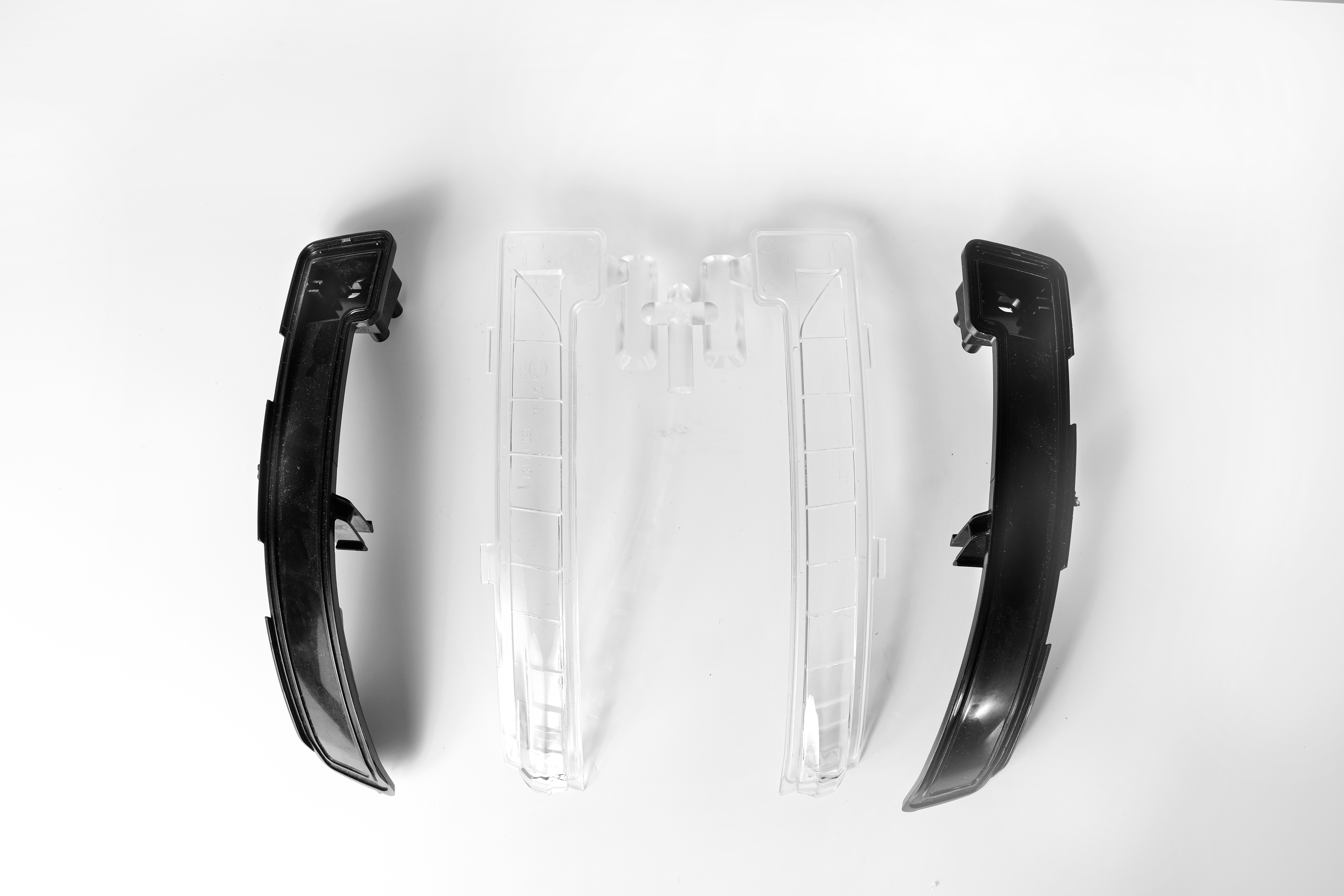 中山旭錦塑膠模具汽車(chē)轉(zhuǎn)向燈透鏡模具